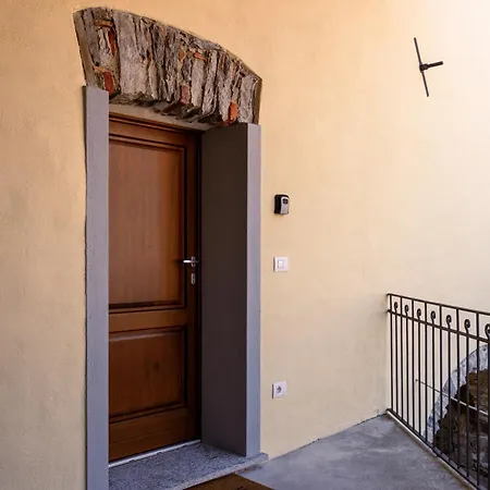 Casa Sina -la Nel Borgo Feriehus