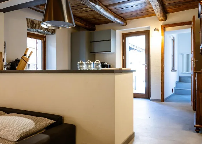 Casa Sina -la Nel Borgo Holiday home Massino Visconti