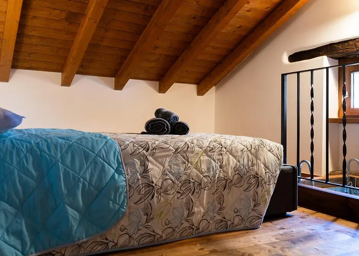 Casa Sina -la Nel Borgo Holiday home Massino Visconti